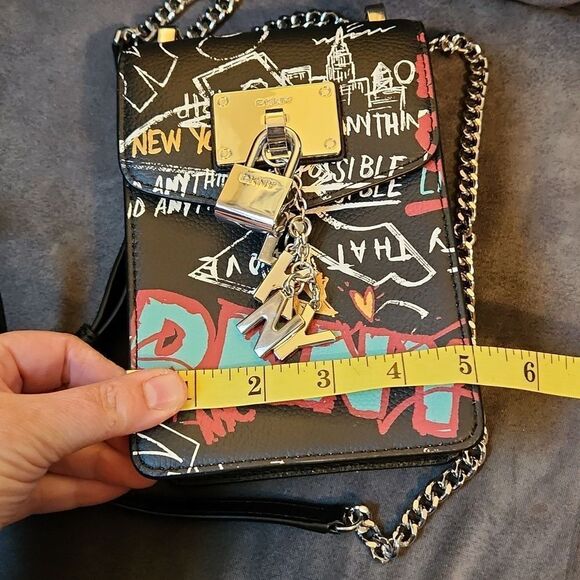 New! DKNY Graffiti Crossbody Bag With Bag Charms And Lock Purse Chain Adjustable - Picture 13 of 14